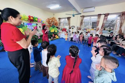 Hôm nay ngày 20/01/2026, tổ chuyên môn Mẫu giáo và tổ chuyên môn Nhà trẻ của trường Mầm non Ninh Mỹ đã tổ chức chuyên đề tháng 1 theo hướng nghiên cứu bài học với các hoạt động phong phú, ứng dụng phương pháp giáo dục STEAM và công nghệ AI sáng tạo, đầy hứng thú dành cho trẻ.